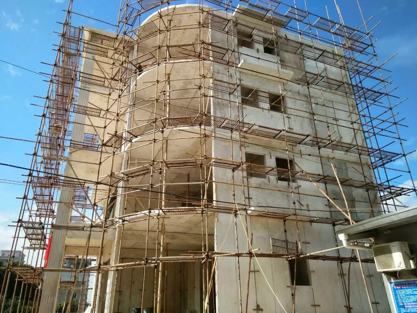 绥阳星河绿色环保装配式建材在福建修建的五层别墅建筑